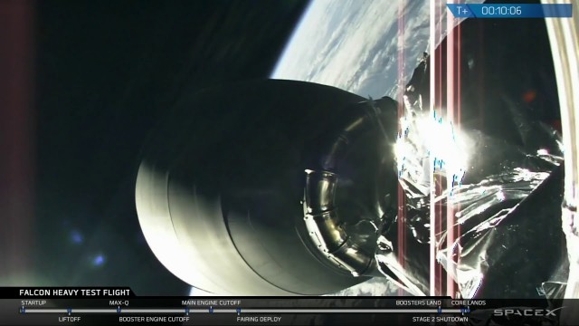 VIDEO: Raketa Falcon Heavy odstartovala k prvnímu testovacímu letu