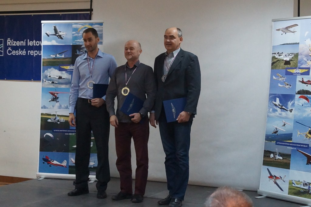 V kategorii jednomístných letadel se celkovým vítězem MČR stal Ivo Lengál před Jiřím Krajčou a Petrem Hynkem 
