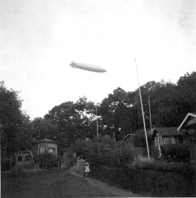 Vzducholoď Graf Zeppelin nad Větruší v Ústí nad Labem 16. července 1939, foto Bohumil Krejčí 